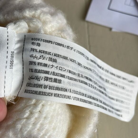 3/$20 Abercrombie & Fitch Gray & White Geometric Cropped Sweater (Size: XS) - Picture 12 of 13